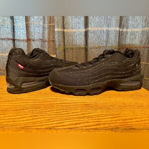 Nike Air Max 95 x Levi’s (HM4743 001)
(New - In Box)